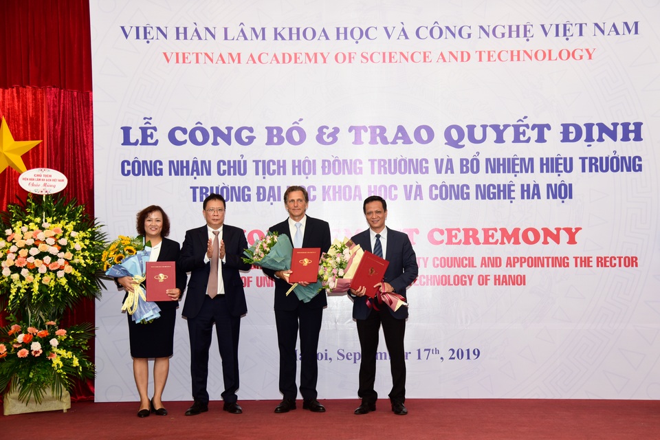 Lần đầu tiên Trường ĐH Việt Pháp có 2 hiệu trưởng cùng quản lý - 1 Lần đầu tiên Trường ĐH Việt Pháp có 2 hiệu trưởng cùng quản lý - 1