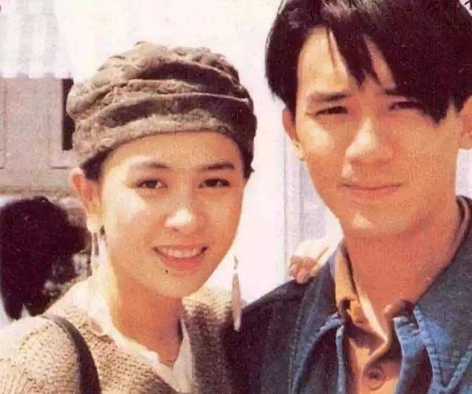 Lưu Gia Linh đăng ảnh gợi cảm giữa tin đồn Lương Triều Vỹ ngoại tình - 4 Lưu Gia Linh đăng ảnh gợi cảm giữa tin đồn Lương Triều Vỹ ngoại tình - 4