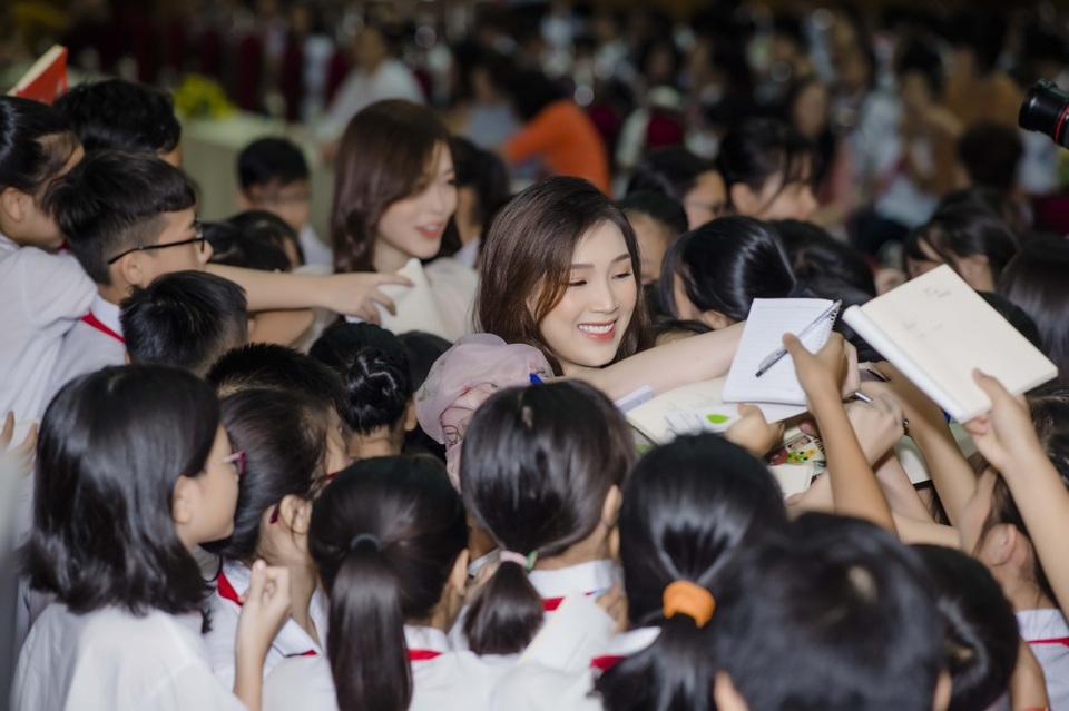 Xinh “Về nhà đi con”: “Không ngờ đóng “con giáp thứ 13” mà khán giả yêu mến” - 13 Xinh “Về nhà đi con”: “Không ngờ đóng “con giáp thứ 13” mà khán giả yêu mến” - 13