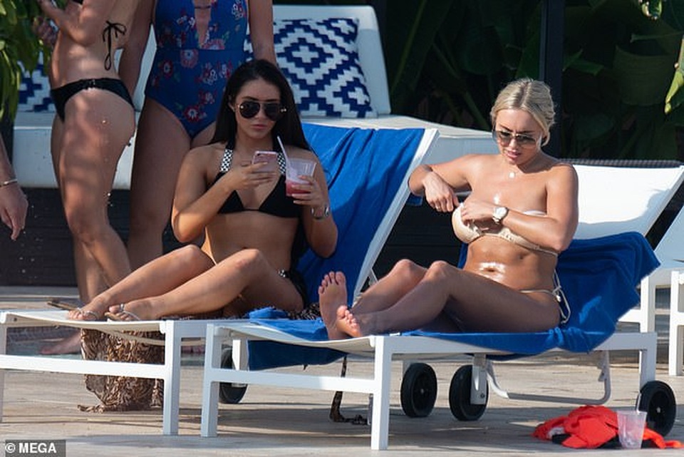 Amber Turner đẹp bốc lửa khi ngồi tắm nắng - 6 Amber Turner đẹp bốc lửa khi ngồi tắm nắng - 6