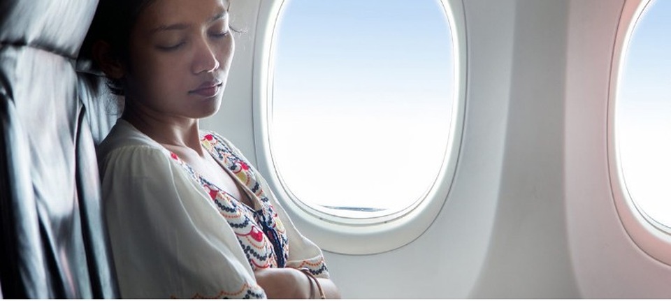 Khi đi máy bay, nên mặc đồ gì cho phù hợp - 1 Khi đi máy bay, nên mặc đồ gì cho phù hợp - 1