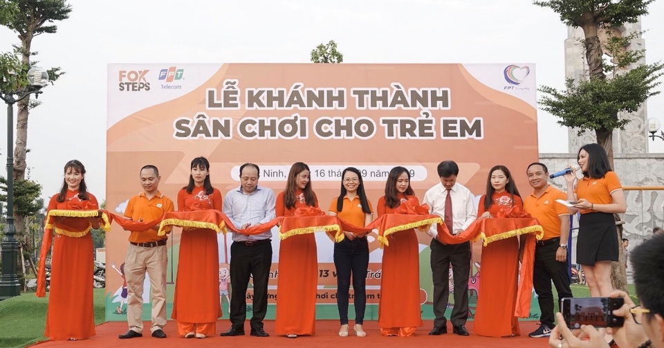 Chiến dịch FoxSteps FPT Telecom trao tặng sân chơi cho trẻ em toàn quốc - 1 Chiến dịch FoxSteps FPT Telecom trao tặng sân chơi cho trẻ em toàn quốc - 1