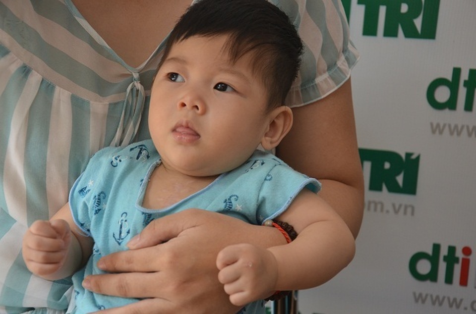 Bé gái 9 tháng tuổi bị tim bẩm sinh được bạn đọc giúp đỡ hơn 140 triệu đồng - 6 Bé gái 9 tháng tuổi bị tim bẩm sinh được bạn đọc giúp đỡ hơn 140 triệu đồng - 6
