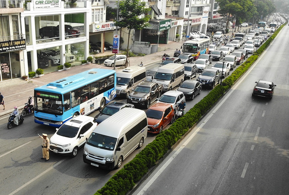 Đường dự kiến mở làn riêng cho xe buýt: Giao thông nghẹt thở - 3 Đường dự kiến mở làn riêng cho xe buýt: Giao thông nghẹt thở - 3