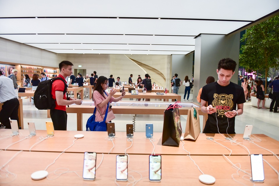 Dân “săn” iPhone 11 khắp châu Á đổ về Singapore chực chờ trước cửa Apple Store - 5 Dân “săn” iPhone 11 khắp châu Á đổ về Singapore chực chờ trước cửa Apple Store - 5