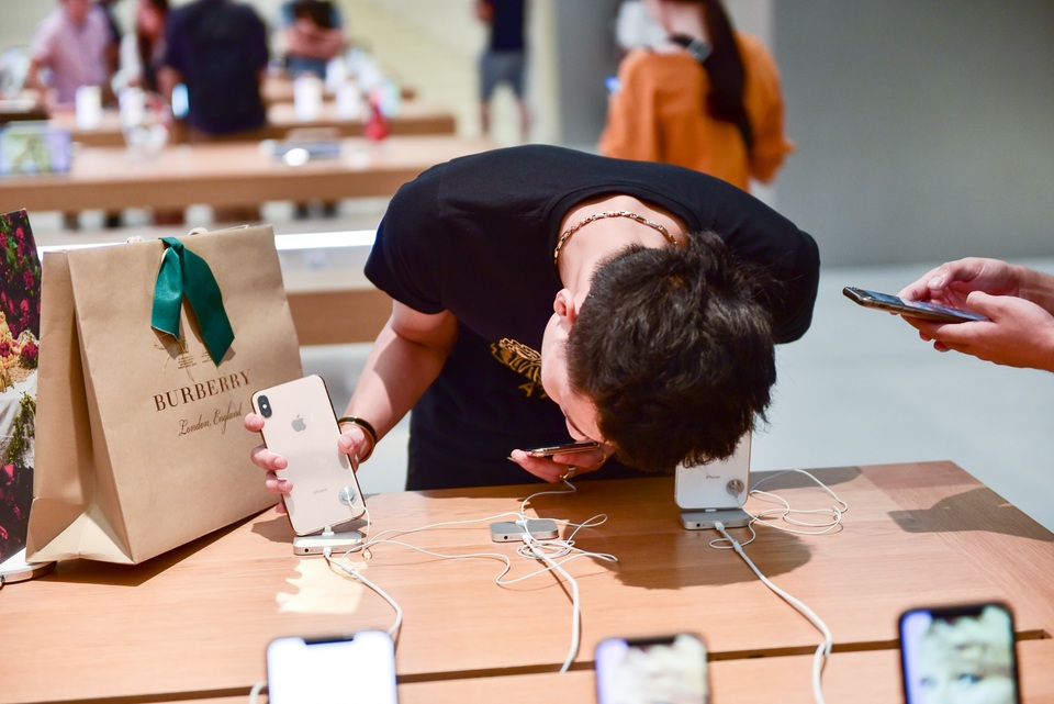 Dân “săn” iPhone 11 khắp châu Á đổ về Singapore chực chờ trước cửa Apple Store - 3 Dân “săn” iPhone 11 khắp châu Á đổ về Singapore chực chờ trước cửa Apple Store - 3
