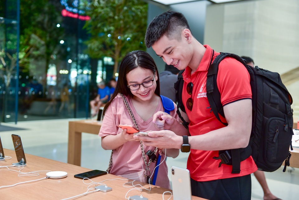 Dân “săn” iPhone 11 khắp châu Á đổ về Singapore chực chờ trước cửa Apple Store - 6 Dân “săn” iPhone 11 khắp châu Á đổ về Singapore chực chờ trước cửa Apple Store - 6
