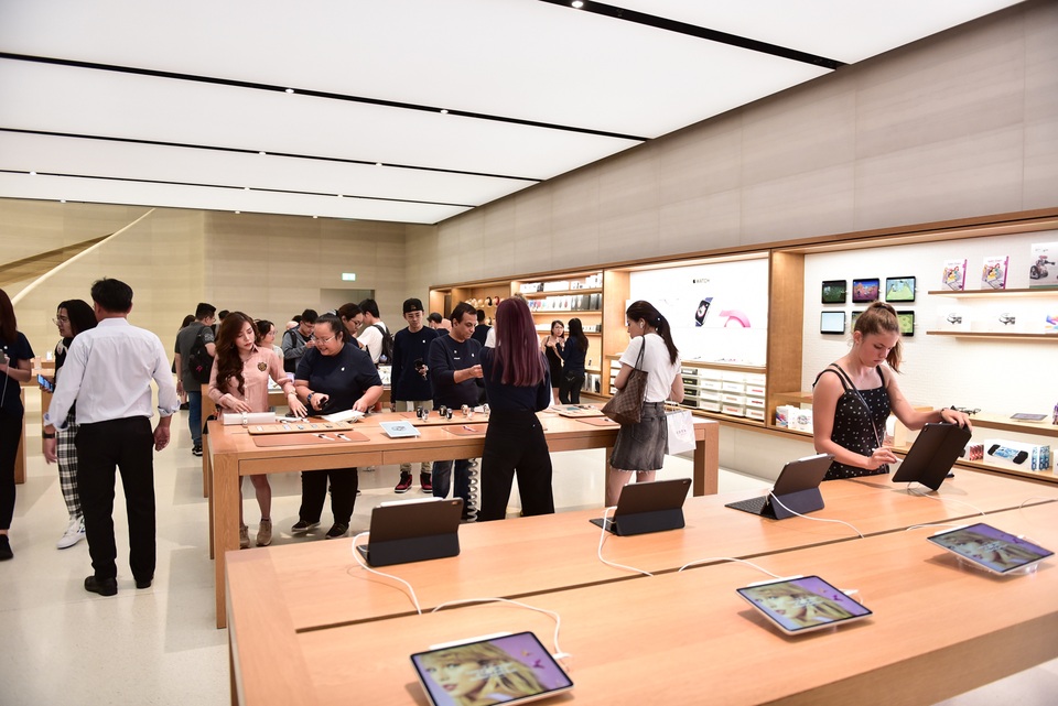 Dân “săn” iPhone 11 khắp châu Á đổ về Singapore chực chờ trước cửa Apple Store - 7 Dân “săn” iPhone 11 khắp châu Á đổ về Singapore chực chờ trước cửa Apple Store - 7