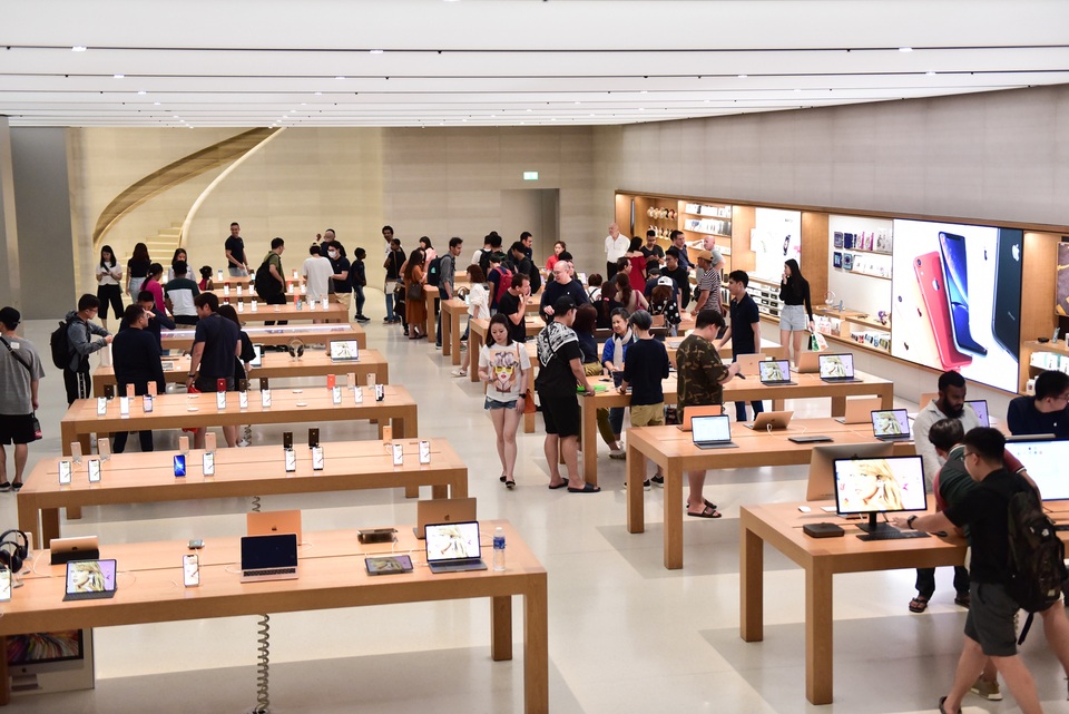 Dân “săn” iPhone 11 khắp châu Á đổ về Singapore chực chờ trước cửa Apple Store - 4 Dân “săn” iPhone 11 khắp châu Á đổ về Singapore chực chờ trước cửa Apple Store - 4