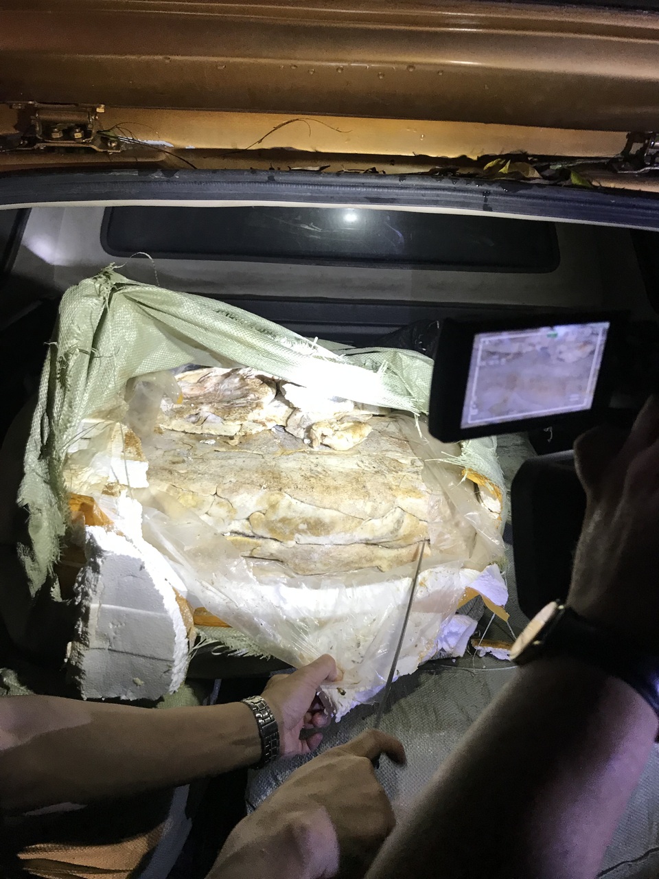 Hơn 5 tấn nầm lợn nhập lậu Trung Quốc chảy nước hôi thối bị bắt giữ - 4 Hơn 5 tấn nầm lợn nhập lậu Trung Quốc chảy nước hôi thối bị bắt giữ - 4