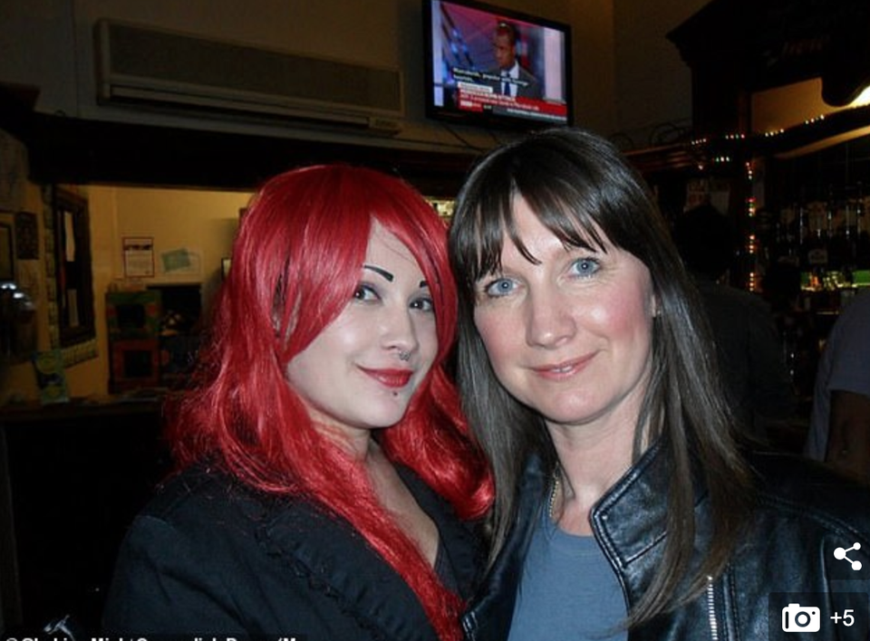 Mẹ nhỡ tay thả hàng trăm biểu tượng tức giận lên facebook, con gái qua đời vì đau tim - 1