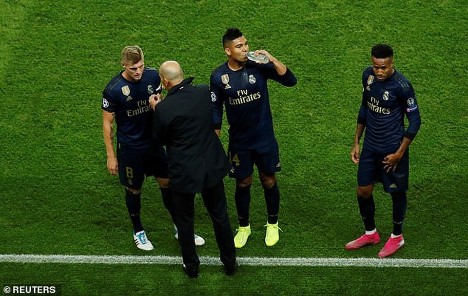 Real Madrid thua đậm PSG, HLV Zidane thừa nhận sự thật cay đắng - 2 Real Madrid thua đậm PSG, HLV Zidane thừa nhận sự thật cay đắng - 2