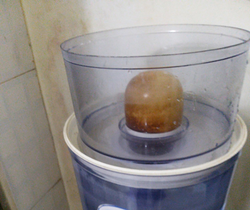 TP.HCM: Dân bức xúc vì nước sạch có màu cánh gián - 4 TP.HCM: Dân bức xúc vì nước sạch có màu cánh gián - 4