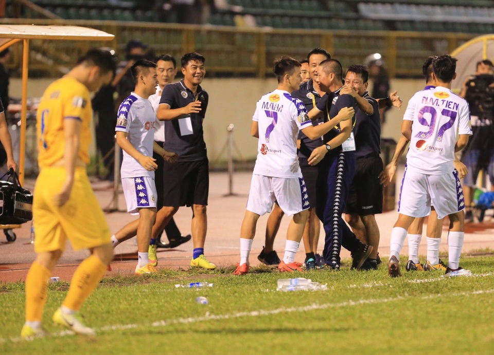Đánh bại SL Nghệ An, CLB Hà Nội vô địch V-League 2019 - 7 Đánh bại SL Nghệ An, CLB Hà Nội vô địch V-League 2019 - 7