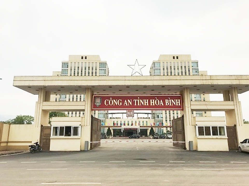 Hòa Bình: Kỷ luật 7 công an có con được nâng điểm thi - 1 Hòa Bình: Kỷ luật 7 công an có con được nâng điểm thi - 1