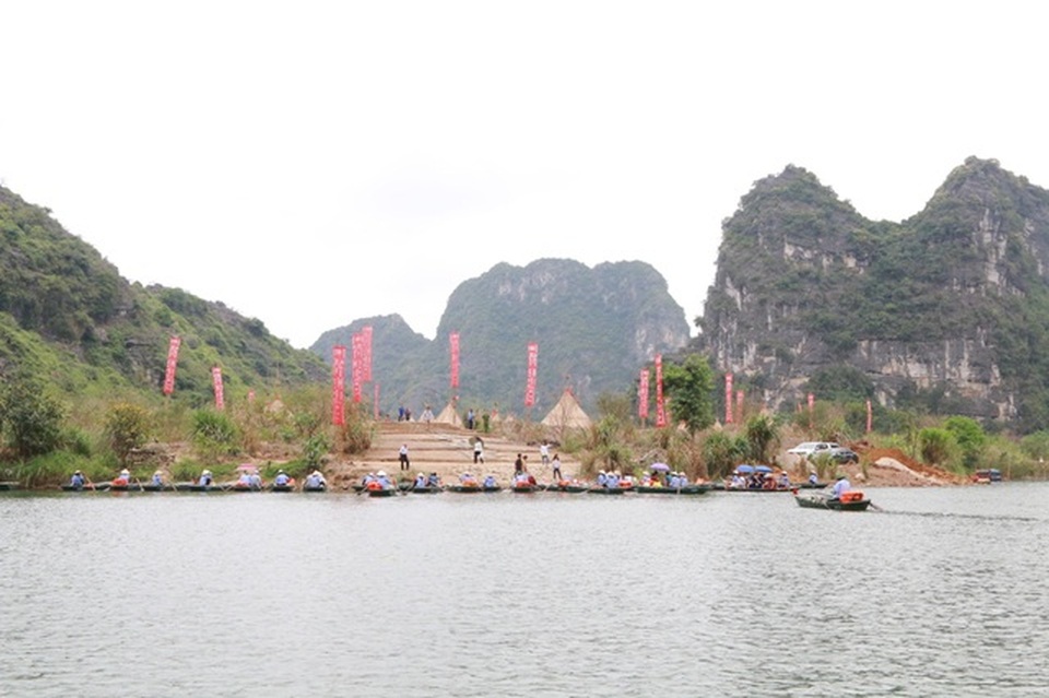 Tháo dỡ phim trường “Kong” trong Quần thể danh thắng Tràng An - 4 Tháo dỡ phim trường “Kong” trong Quần thể danh thắng Tràng An - 4