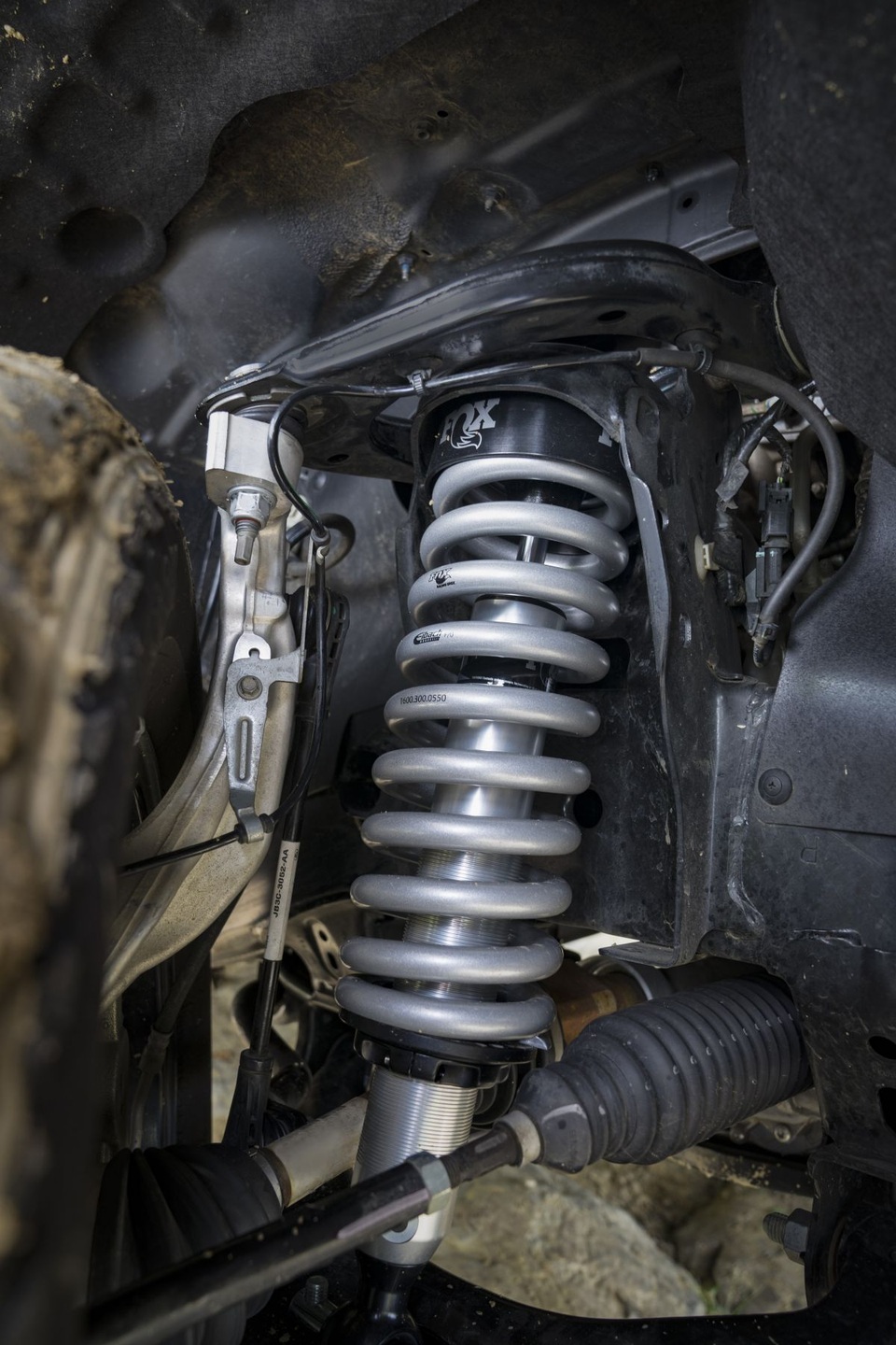 Ford-Performance-F-150-Ranger-2-1200x1800.jpg Ford Ranger với hệ thống treo trước được nâng cấp từ Fox.