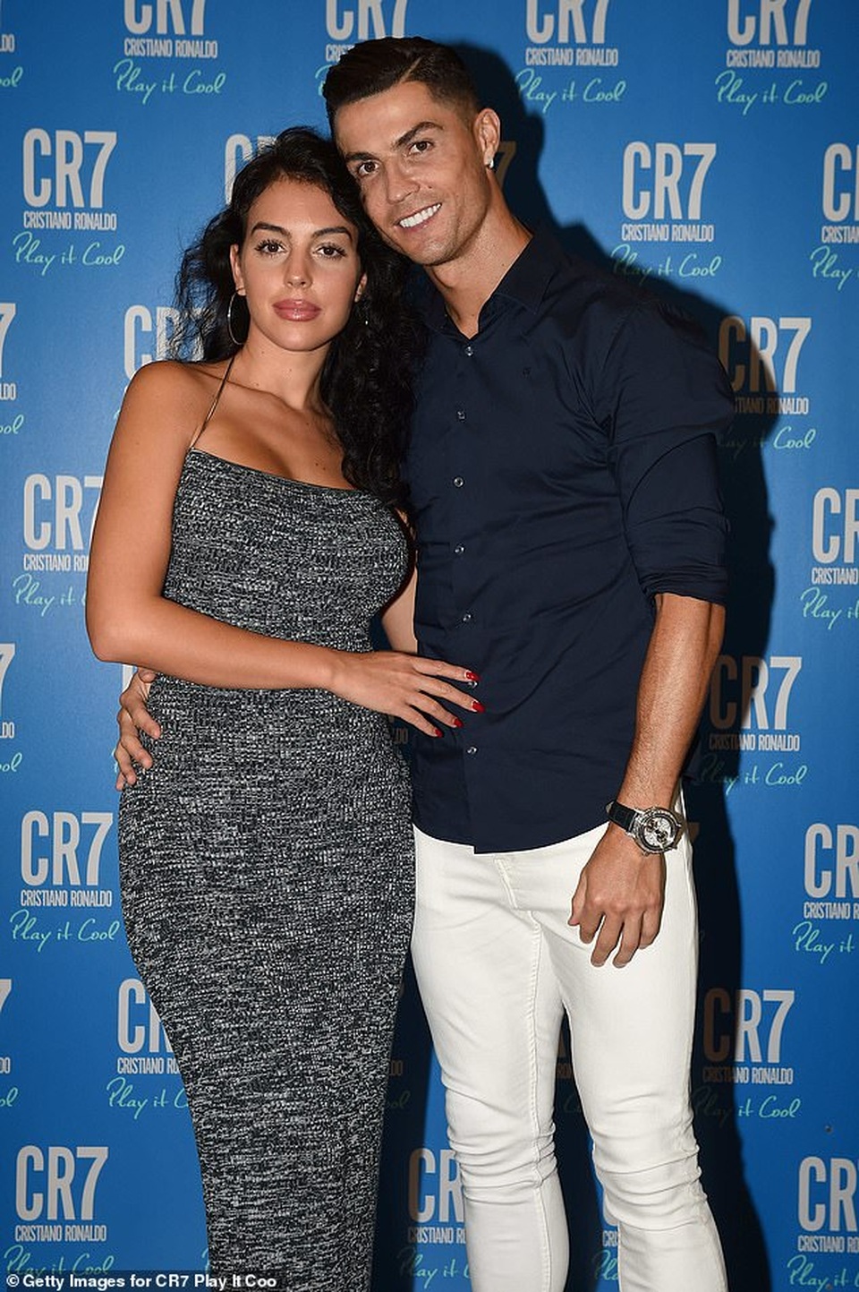 Bạn gái Ronaldo nổi bật tại tuần lễ thời trang Milan - 6 Bạn gái Ronaldo nổi bật tại tuần lễ thời trang Milan - 6