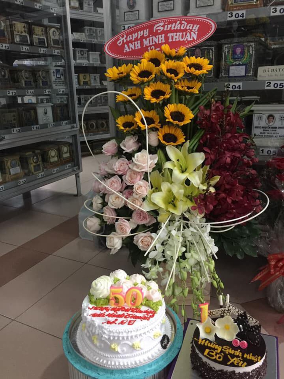 Bố và em gái về Việt Nam làm giỗ cho cố nghệ sĩ Minh Thuận - 9 Bố và em gái về Việt Nam làm giỗ cho cố nghệ sĩ Minh Thuận - 9