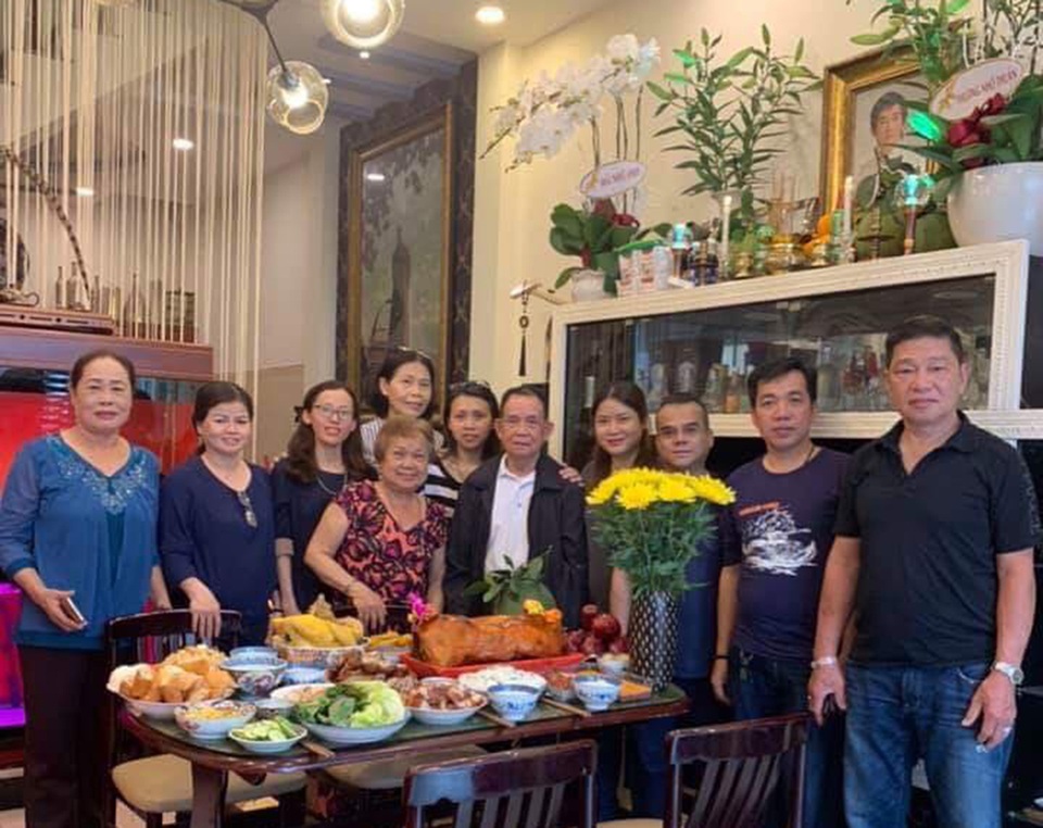 Bố và em gái về Việt Nam làm giỗ cho cố nghệ sĩ Minh Thuận - 4 Bố và em gái về Việt Nam làm giỗ cho cố nghệ sĩ Minh Thuận - 4