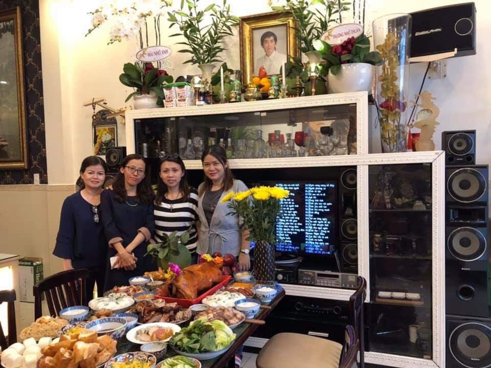 Bố và em gái về Việt Nam làm giỗ cho cố nghệ sĩ Minh Thuận - 2 Bố và em gái về Việt Nam làm giỗ cho cố nghệ sĩ Minh Thuận - 2