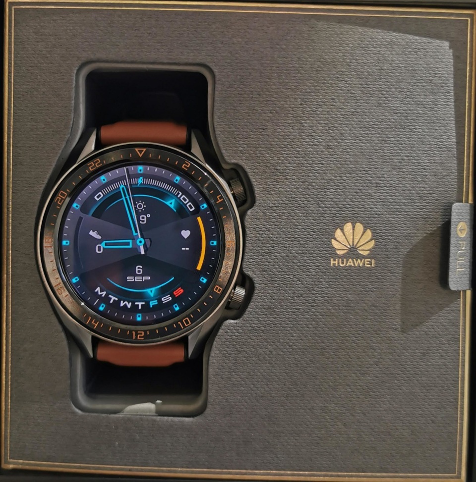 Lộ video mở hộp và thực tế Mate 30 Pro trước giờ ra mắt - 1 Lộ video mở hộp và thực tế Mate 30 Pro trước giờ ra mắt - 1