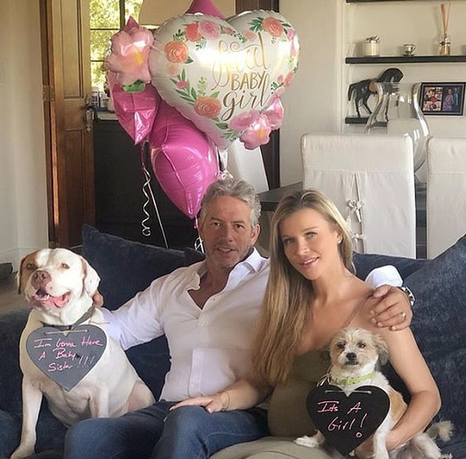 Joanna Krupa bế bụng bầu chụp ảnh nóng - 11 Joanna Krupa bế bụng bầu chụp ảnh nóng - 11