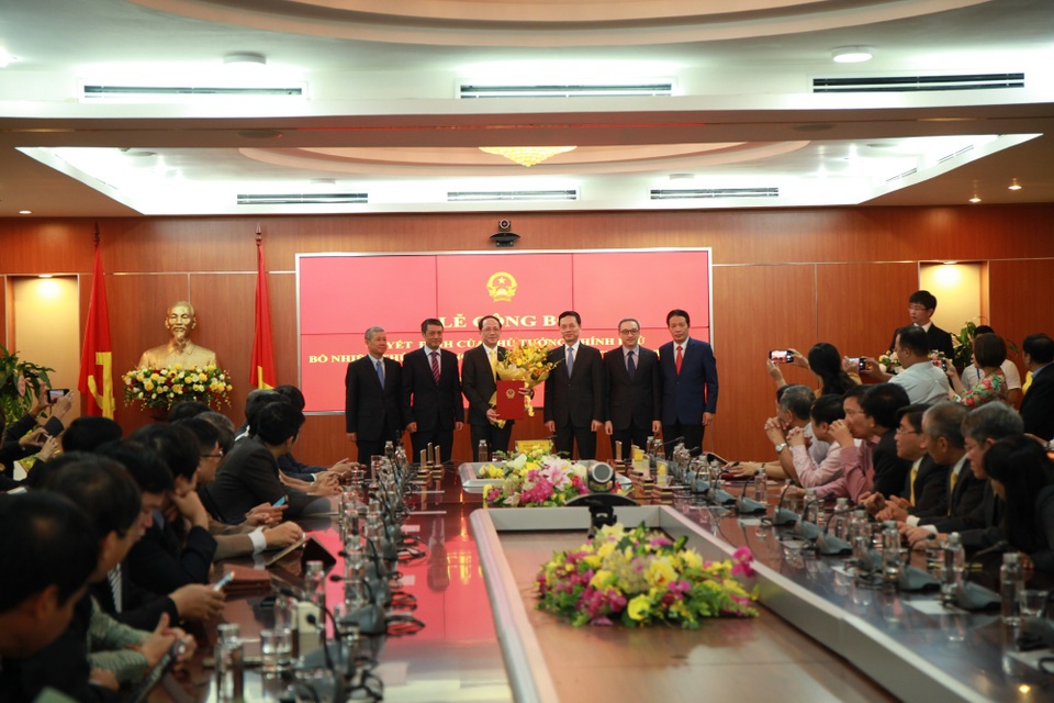 Bộ Thông tin và Truyền thông công bố quyết định bổ nhiệm cho Tân Thứ trưởng Phạm Anh Tuấn - 2 Bộ Thông tin và Truyền thông công bố quyết định bổ nhiệm cho Tân Thứ trưởng Phạm Anh Tuấn - 2