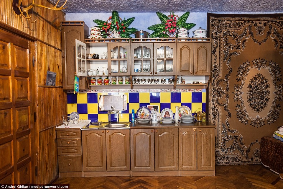 Ngợp mắt với thị trấn giàu có toàn... cung điện xa hoa - 5 Ngợp mắt với thị trấn giàu có toàn... cung điện xa hoa - 5