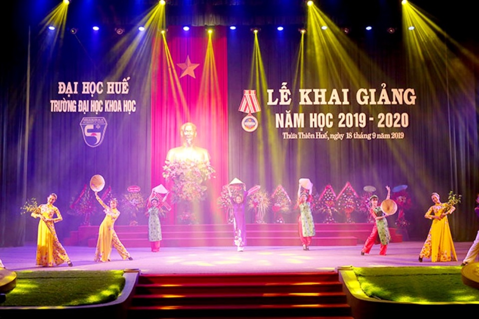 Vui tươi, sôi động không khí đón tân SV ở 6 trường đại học tại Huế - 3 Vui tươi, sôi động không khí đón tân SV ở 6 trường đại học tại Huế - 3