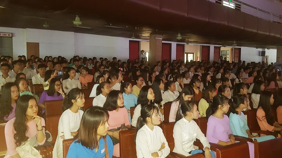 Vui tươi, sôi động không khí đón tân SV ở 6 trường đại học tại Huế - 12 Vui tươi, sôi động không khí đón tân SV ở 6 trường đại học tại Huế - 12