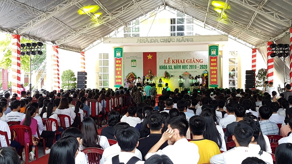 Vui tươi, sôi động không khí đón tân SV ở 6 trường đại học tại Huế - 6 Vui tươi, sôi động không khí đón tân SV ở 6 trường đại học tại Huế - 6