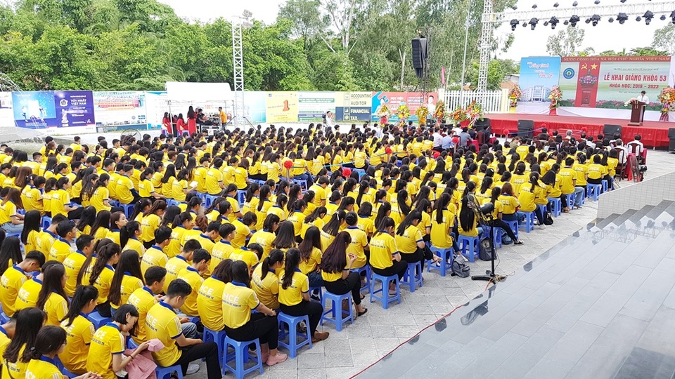 Vui tươi, sôi động không khí đón tân SV ở 6 trường đại học tại Huế - 1 Vui tươi, sôi động không khí đón tân SV ở 6 trường đại học tại Huế - 1
