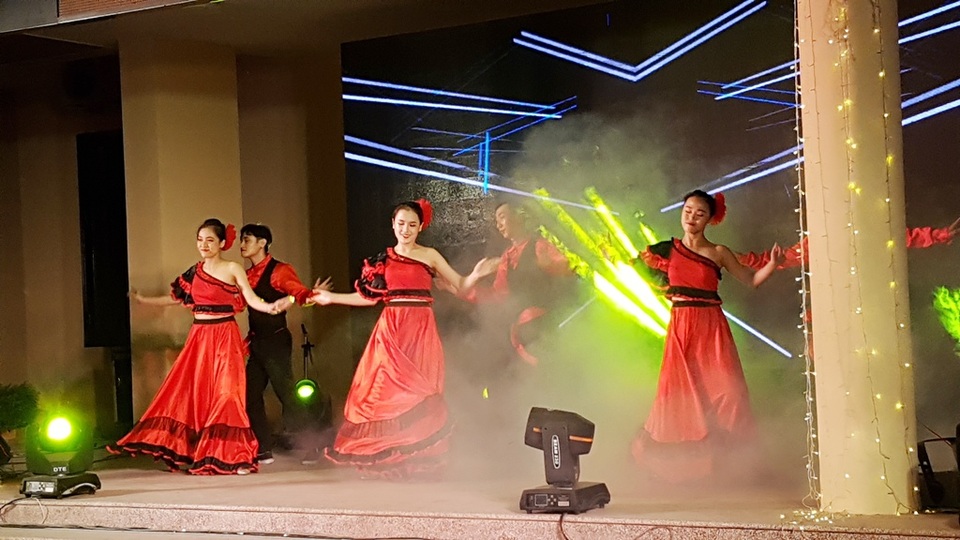 Vui tươi, sôi động không khí đón tân SV ở 6 trường đại học tại Huế - 8 Vui tươi, sôi động không khí đón tân SV ở 6 trường đại học tại Huế - 8