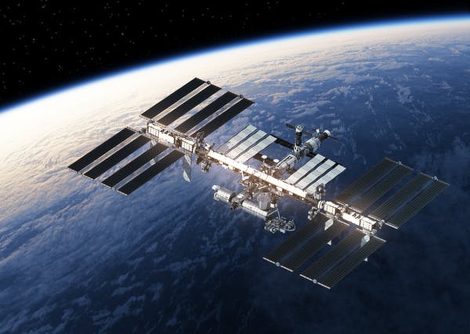Khoa học cùng với bé: Trạm vũ trụ quốc tế (ISS) lớn cỡ nào? - 1 Khoa học cùng với bé: Trạm vũ trụ quốc tế (ISS) lớn cỡ nào? - 1
