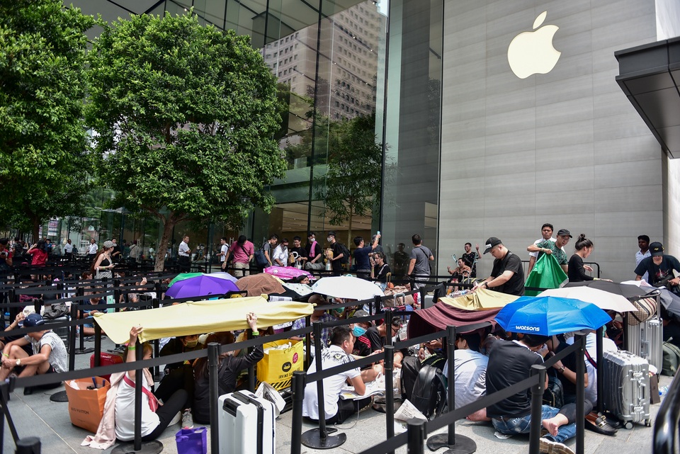 Người Việt tại Singapore kiếm bộn tiền nhờ xếp hàng thuê, làm cò mồi mua bán iPhone 11 - 6 Người Việt tại Singapore kiếm bộn tiền nhờ xếp hàng thuê, làm cò mồi mua bán iPhone 11 - 6