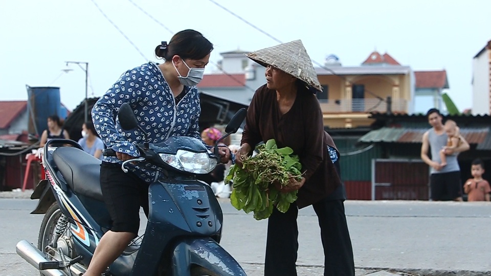 Đi chợ quê có các bà nhuộm răng đen - 12 Đi chợ quê có các bà nhuộm răng đen - 12