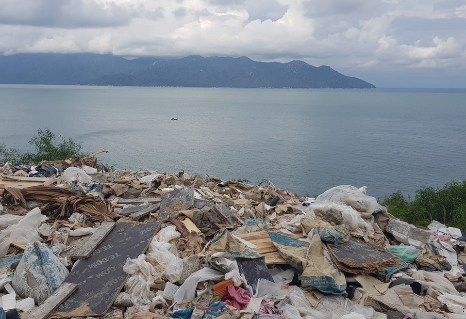 Đường đèo tuyệt đẹp ở phía bắc Nha Trang bị rác xây dựng tấn công - 5 Đường đèo tuyệt đẹp ở phía bắc Nha Trang bị rác xây dựng tấn công - 5