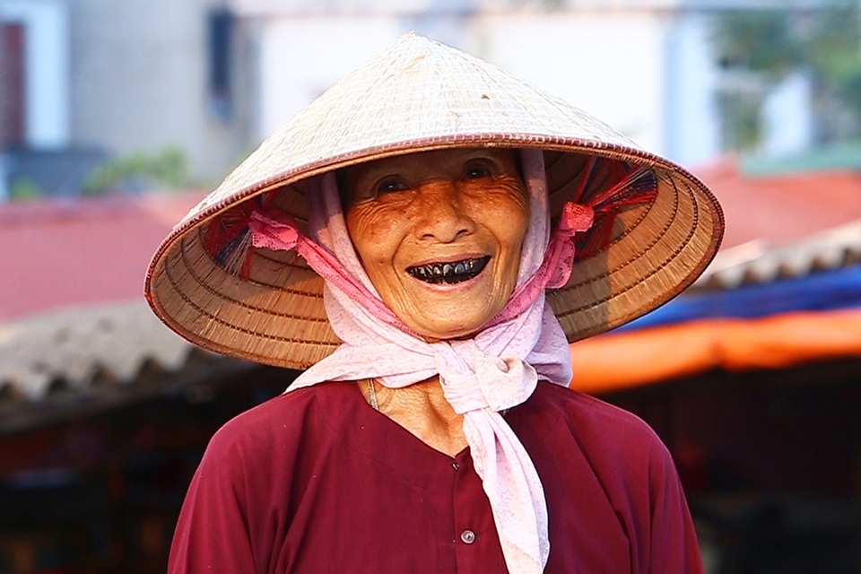 Đi chợ quê có các bà nhuộm răng đen - 4 Đi chợ quê có các bà nhuộm răng đen - 4