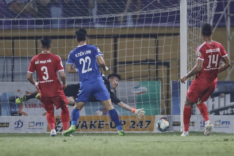Trọng tài “bẻ còi”, Viettel thắng Bình Dương sau trận cầu tranh cãi - 1 Trọng tài “bẻ còi”, Viettel thắng Bình Dương sau trận cầu tranh cãi - 1
