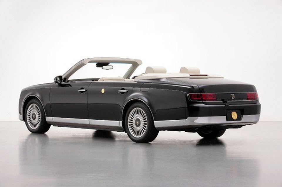 Lộ diện chiếc Toyota Century mui trần độc nhất vô nhị sẽ chở Nhật hoàng trong lễ đăng cơ - 2 Lộ diện chiếc Toyota Century mui trần độc nhất vô nhị sẽ chở Nhật hoàng trong lễ đăng cơ - 2