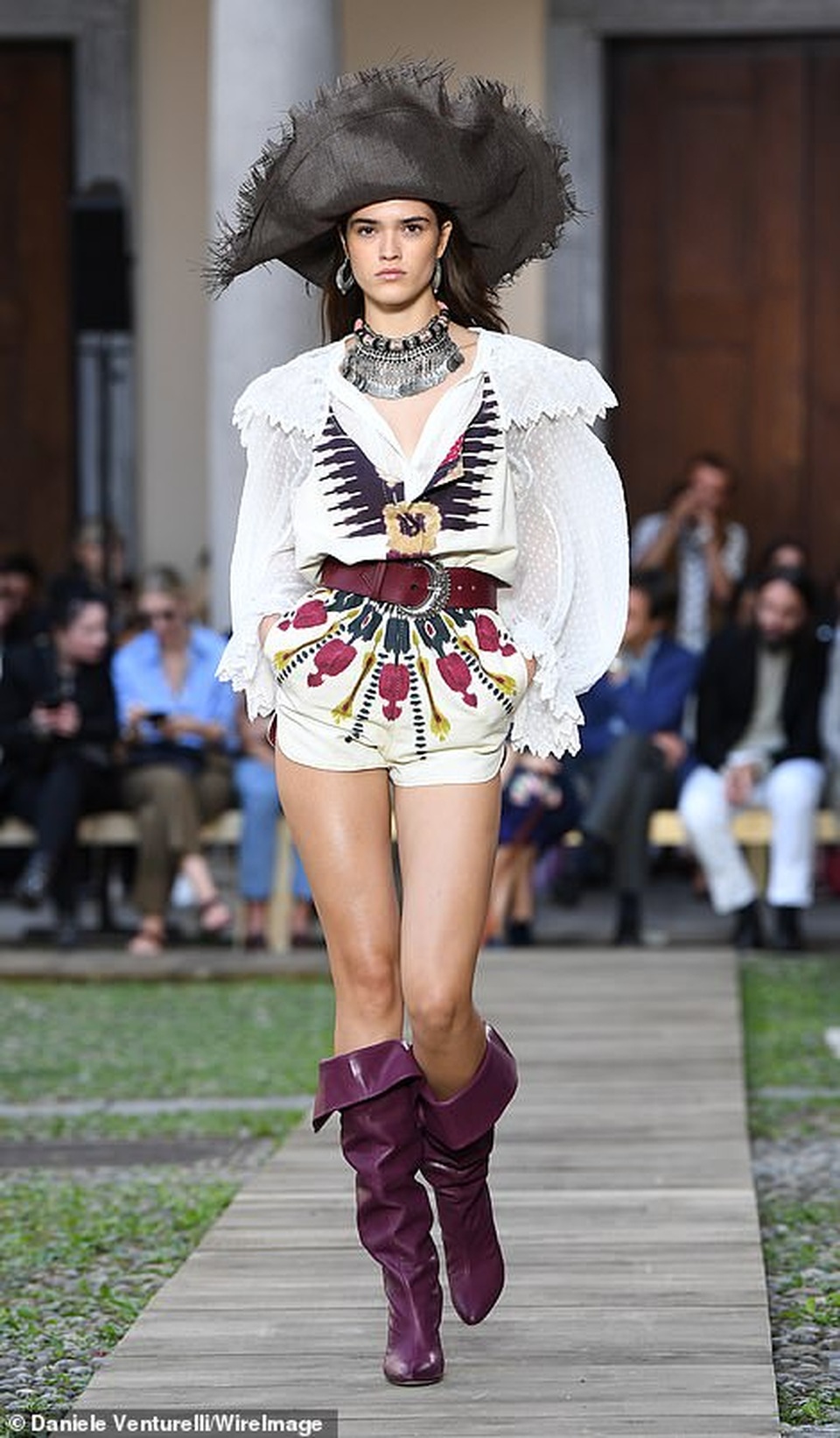 Bella Hadid đọ dáng với bồ cũ của Ronaldo - 11 Bella Hadid đọ dáng với bồ cũ của Ronaldo - 11