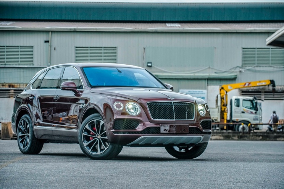Bentayga V8 phiên bản 100 năm đầu tiên tại Việt Nam do chính chủ nhân xây dựng cấu hình - 1 Bentayga V8 phiên bản 100 năm đầu tiên tại Việt Nam do chính chủ nhân xây dựng cấu hình - 1