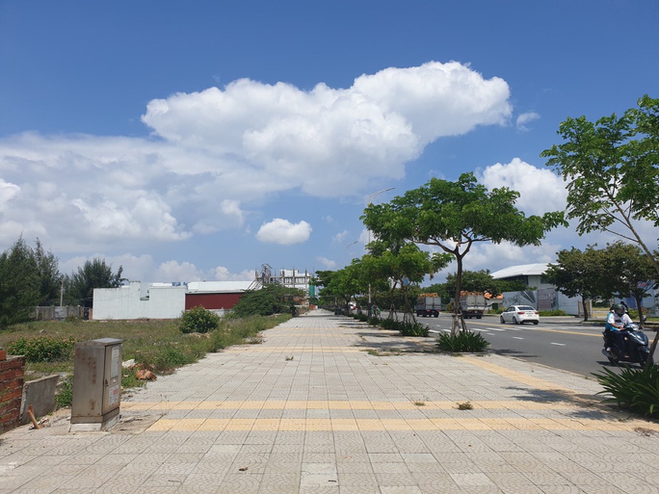 Cận cảnh phố Trung Quốc dọc sân bay Nước Mặn Đà Nẵng - 6 Cận cảnh phố Trung Quốc dọc sân bay Nước Mặn Đà Nẵng - 6