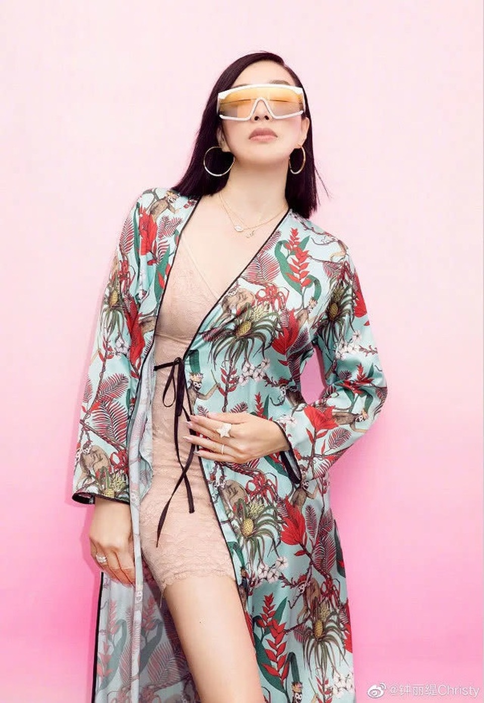 Chung Lệ Đề đẹp rực rỡ và gợi cảm đón tuổi 49 - 9 Chung Lệ Đề đẹp rực rỡ và gợi cảm đón tuổi 49 - 9