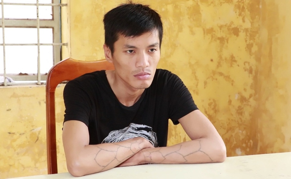 Tàng trữ ma túy, thủ súng trong nhà nghỉ - 1 Tàng trữ ma túy, thủ súng trong nhà nghỉ - 1