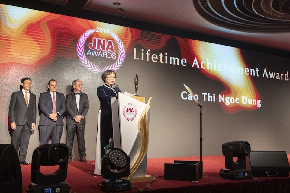 Bà Cao Thị Ngọc Dung cùng PNJ đoạt cú đúp giải Oscar ngành kim hoàn châu Á - 4 Bà Cao Thị Ngọc Dung cùng PNJ đoạt cú đúp giải Oscar ngành kim hoàn châu Á - 4