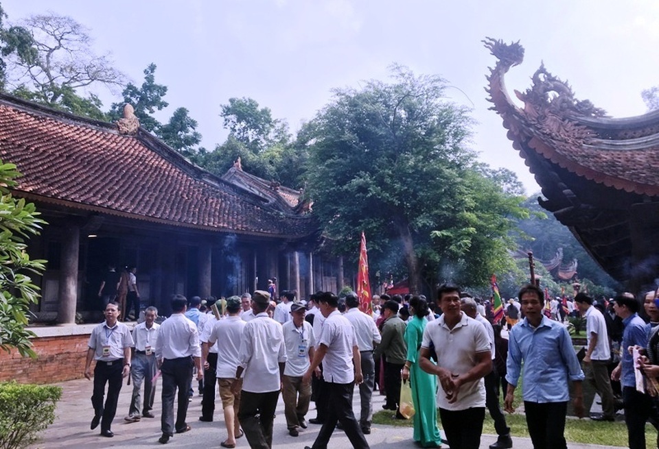 Hàng vạn người hướng về vùng đất thiêng Lam Kinh - 9 Hàng vạn người hướng về vùng đất thiêng Lam Kinh - 9