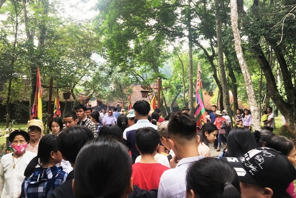 Hàng vạn người hướng về vùng đất thiêng Lam Kinh - 7 Hàng vạn người hướng về vùng đất thiêng Lam Kinh - 7