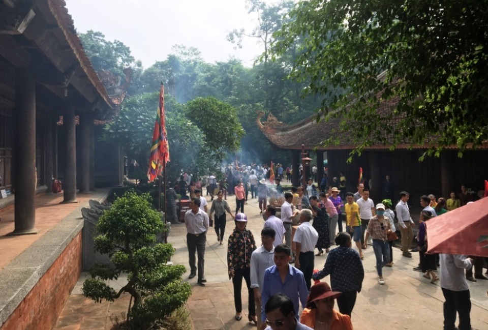 Hàng vạn người hướng về vùng đất thiêng Lam Kinh - 11 Hàng vạn người hướng về vùng đất thiêng Lam Kinh - 11